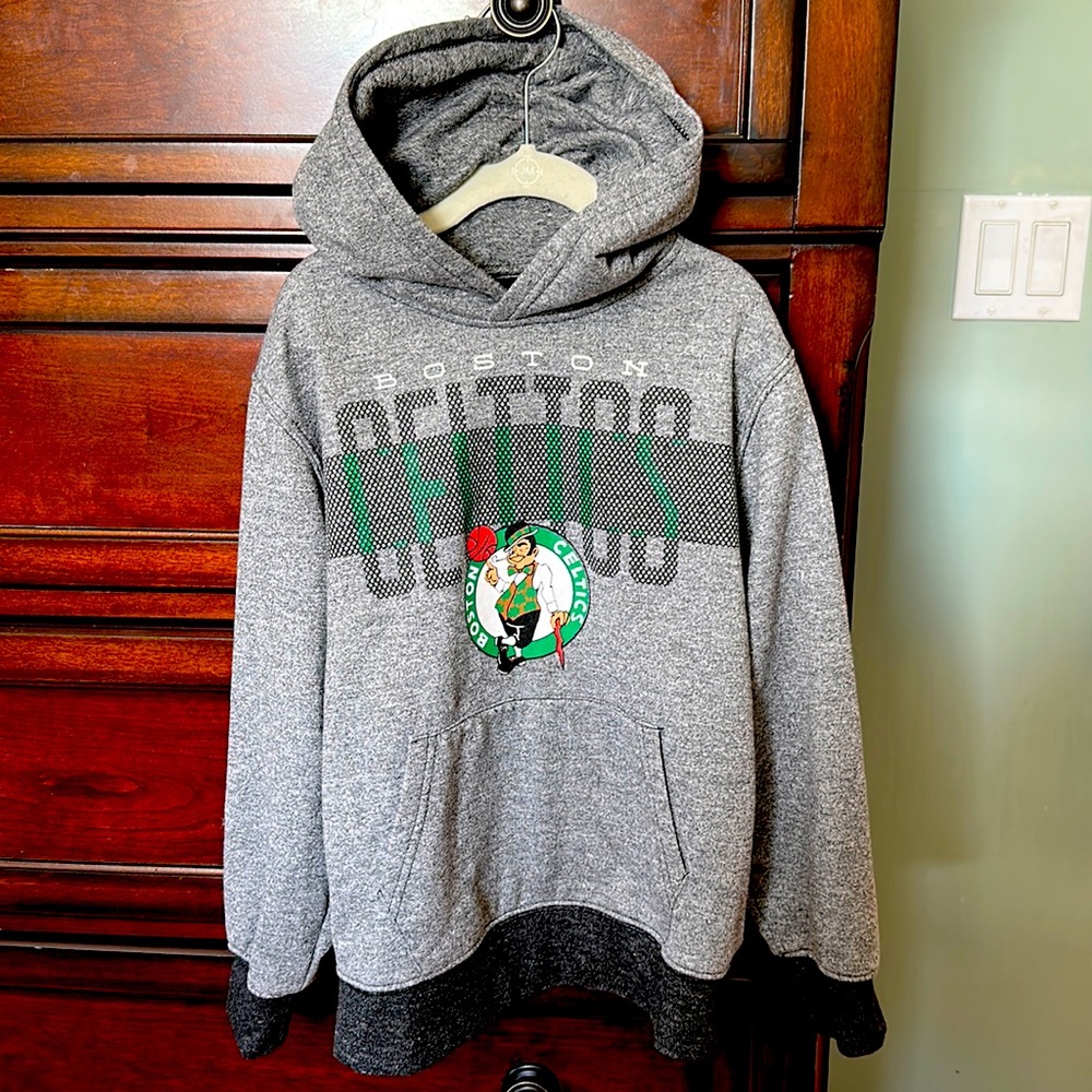 Boston Celtics Hoodie. Worn twice. Official NBA merch. Boys Size 8.